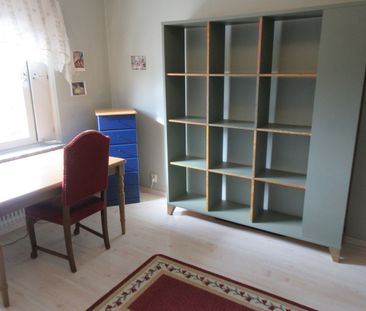 Rum (väster) söker kvinnlig hyresgäst - Photo 2