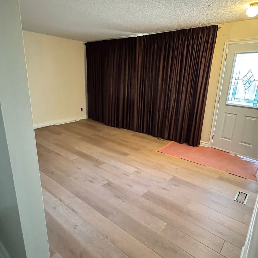 For Lease - 2536 Roman Avenue, Britannia Heights - Queensway Terrace N and Area, Ontario - Photo 1