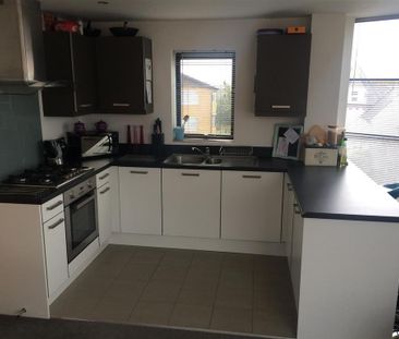 2 bedroom flat to rent - Photo 2
