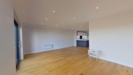 3 bedroom flat to rent - Photo 4