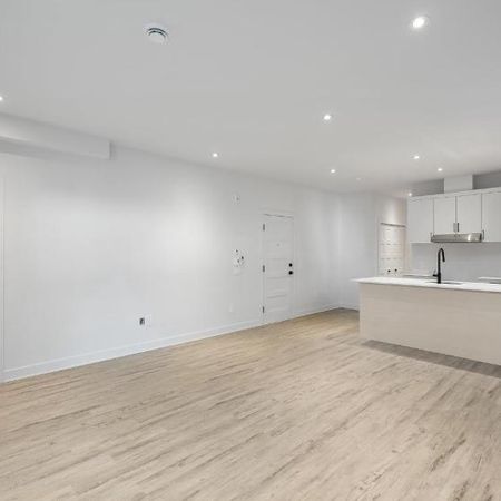 Nouveau 5 1/2 à louer — à deux pas du R.E.M. Deux-Montagnes! - Photo 3