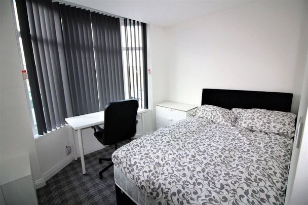 Flat 1, Room 2, - Photo 1
