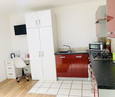 Studio to rent - Photo 2