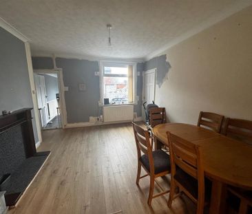 2 bedroom end of terrace house to rent - Photo 2