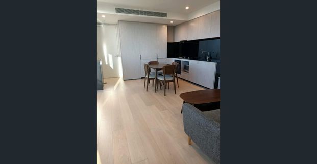 Unavailable - Opposite to Melbourne University & Hospital & everything - modern apartment - Photo 1