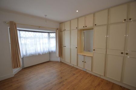 4 bedroom semi-detached house to rent - Photo 4