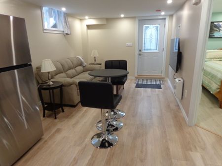 For Lease - 76 Lynch Circle, Guelph, Ontario - Photo 2