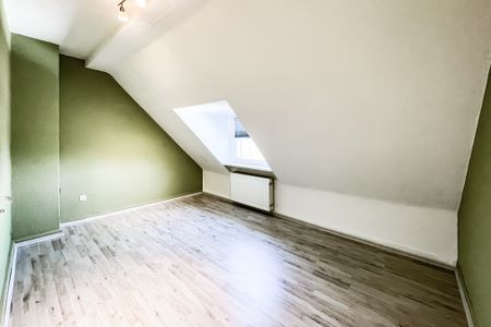 2,5 Zimmer – Dachgeschoss – zentrale Lage - Photo 4