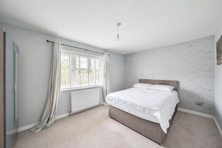 4 bedroom link detached house to rent - Photo 5