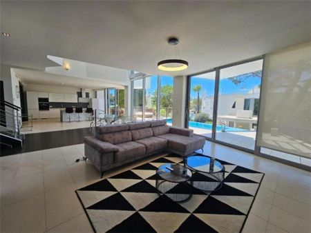 5 room luxury Villa for rent in Marbella, Andalusia - Photo 3