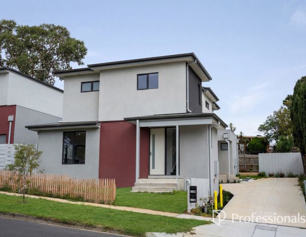 Brand New 3-Bedroom Townhouse – Modern Living in a Prime Location - Photo 1