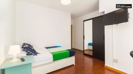 Room in a shared 5-bedroom apartment for rent in Ciudad Universitaria, perfect for professionals and students - Photo 5