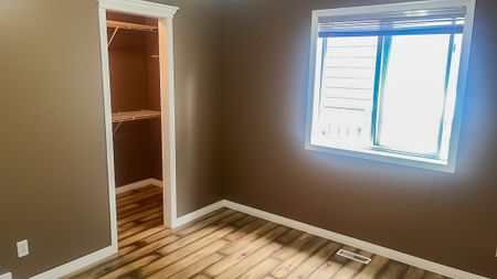 Beautiful 4 Bed Home On Corner Lot In Saddleridge – Prime Location With Suite Potential - Photo 3