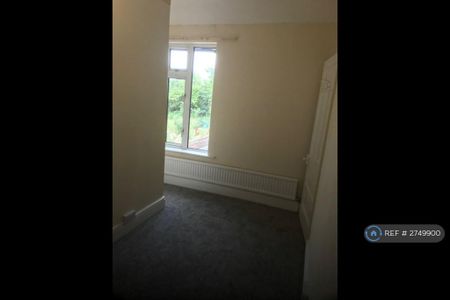 2 bedroom end of terrace house to rent - Photo 3