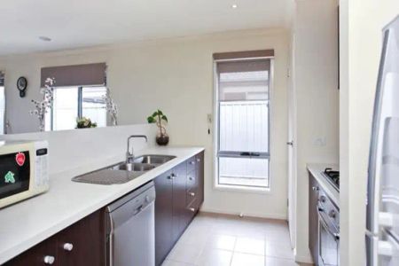 “3 Beds 1 Study Family Comfort and Convenience in a Sought-After Truganina Pocket” - Photo 5