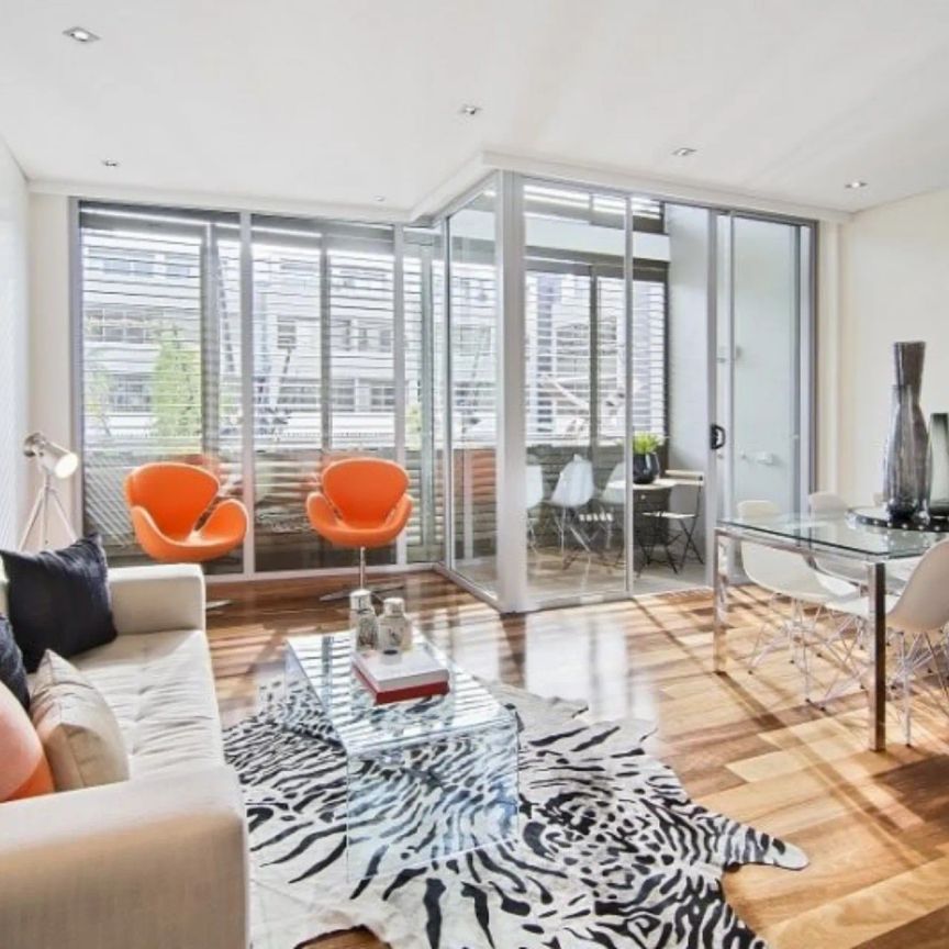 Sophisticated & Stylish Dual-Level Apartment in a Prime Location - Photo 1
