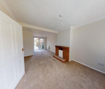 4 bedroom semi-detached house to rent - Photo 5