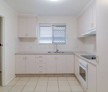 Stylish South Toowoomba Unit with Modern Comfort & Prime Location - Photo 5