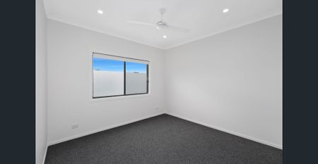 Gorgeous Four Bedroom townhouse, Modern Living at Its Best! - Photo 2