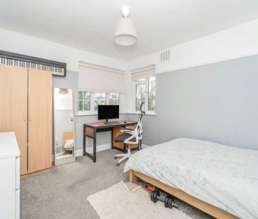 3 bedroom flat to rent - Photo 4