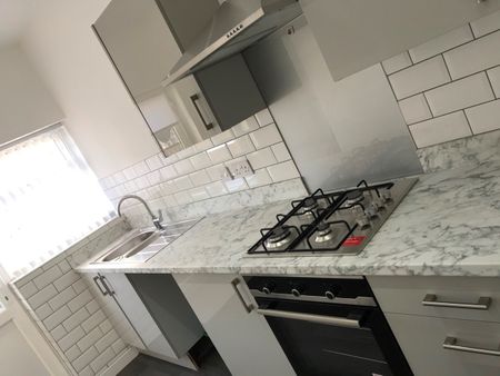 3 Bed Terraced House, Torcross Avenue, CV2 - Photo 4