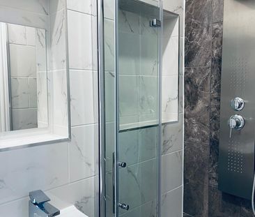 Self contained studio next to Gants hill tube station-£1100 inclusi... - Photo 3