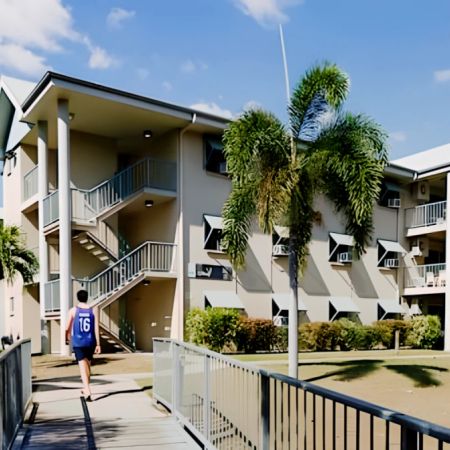 Six Bedroom Apartment - Photo 4