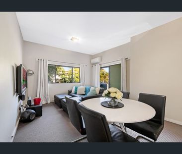 Stylish One-Bedroom Apartment with Study in Everton Park - Photo 2