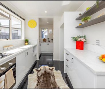 MANUREWA, 3 BEDROOMS - Photo 2