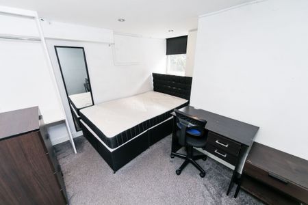 Hartley Grove, Hyde Park, Leeds - Photo 2