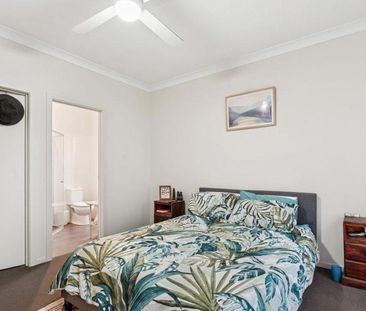 CONVENIENTLY LOCATED THREE BEDROOM HOME - Photo 6