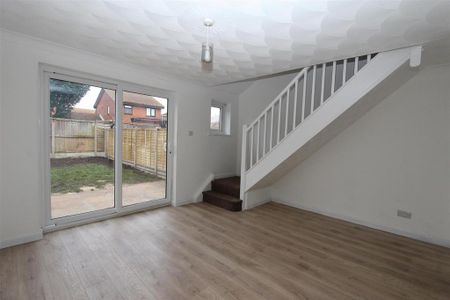 2 bedroom end of terrace house to rent - Photo 4