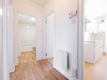 1 bedroom flat to rent - Photo 4