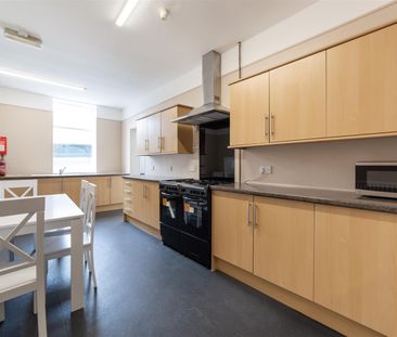 6 bed apartment to rent in Heaton Road, Heaton, NE6 - Photo 4