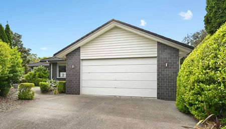 Available for rent for the first time in over a decade! - Photo 3