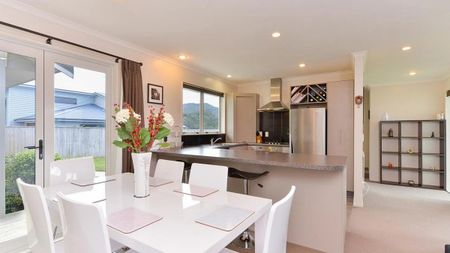 31 McEwen Crescent, Riverstone Terraces - Photo 2