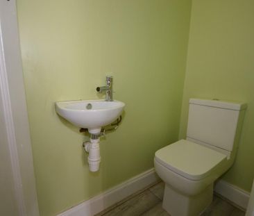 3 bedroom terraced house to rent - Photo 3