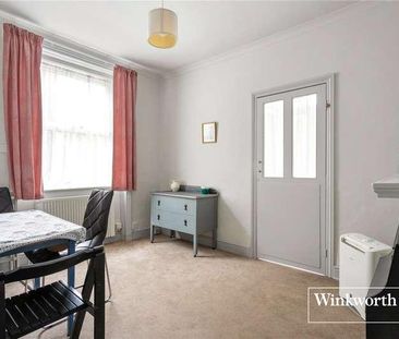 Market Place, London, N2 - Photo 6