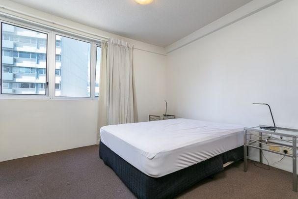 SPACIOUS 3B 2B 2CP PARTIALLY FURNISHED - Photo 1