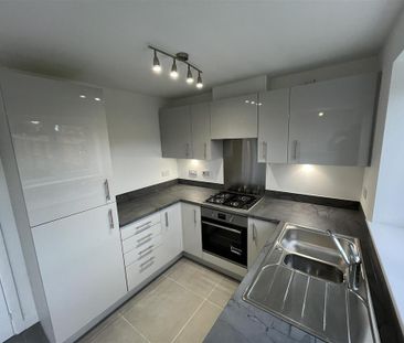 3 bedroom semi-detached house to rent - Photo 6