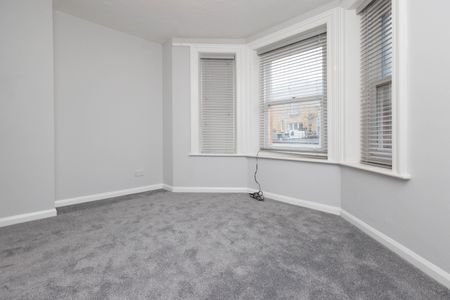 2 bed flat to rent in Fir Vale Road, Bournemouth, BH1 - Photo 4