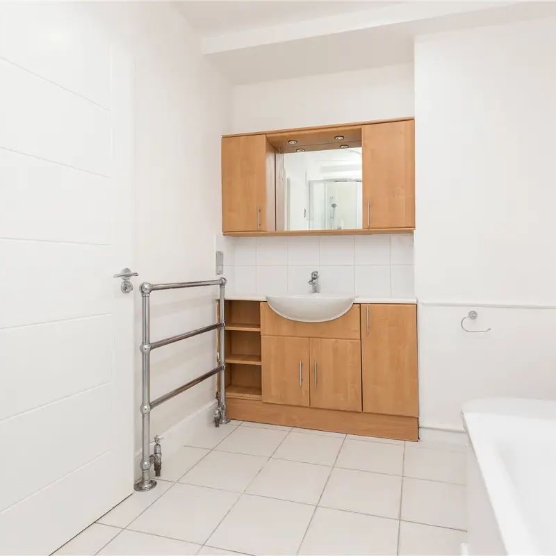 2 bedroom flat in 58-74 Prince Albert Road - Photo 2