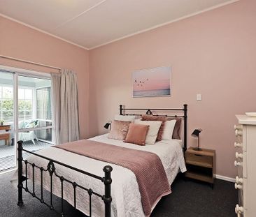Charming 4BR Family Haven in Hastings - Photo 1