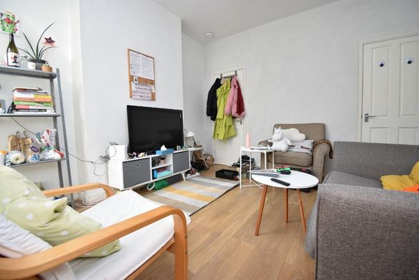 4 bedroom terraced house to rent - Photo 1