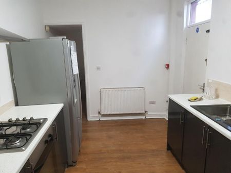 5 bedroom terraced house to rent - Photo 4