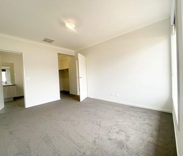 Conveniently situated near Hume Anglican Grammar Donnybrook! - Photo 6