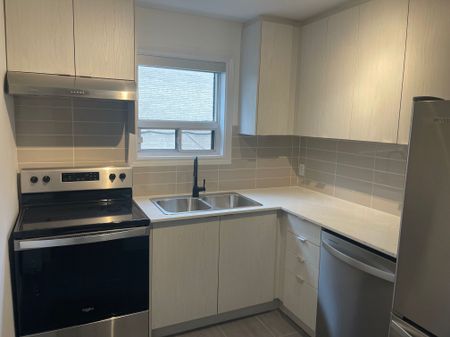 For Lease - 517 Eglinton Avenue Unit# 4, Toronto, Ontario - Photo 2