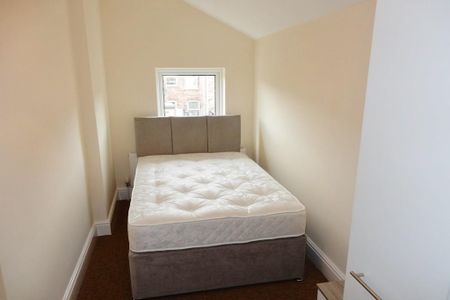 4 bedroom terraced house to rent - Photo 4