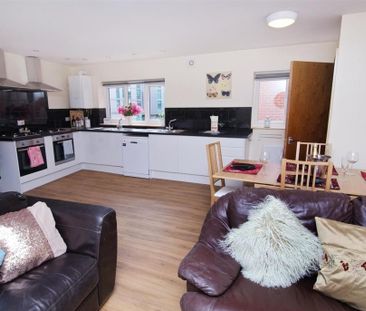 5 bedroom flat to rent - Photo 3