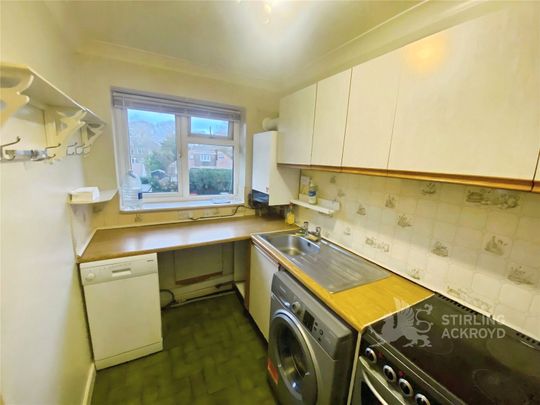 Clockhouse Road, Farnborough, Hampshire, GU14 7UA - Photo 1